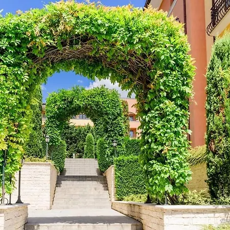 Апартамент чудесно място с басейн плама -обзор *