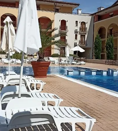 чудесно място с басейн плама -обзор