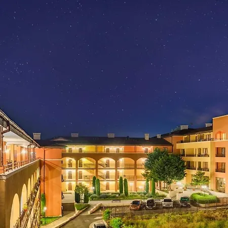 Апартамент чудесно място с басейн плама -обзор *