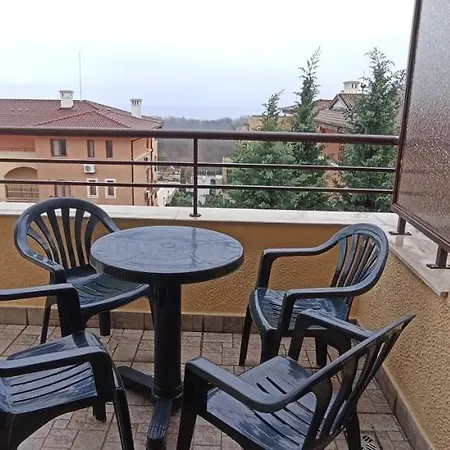 Апартамент чудесно място с басейн плама -обзор Обзор