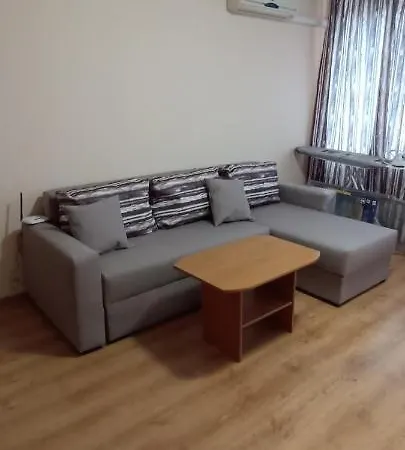 Apartamento чудесно място с басейн 