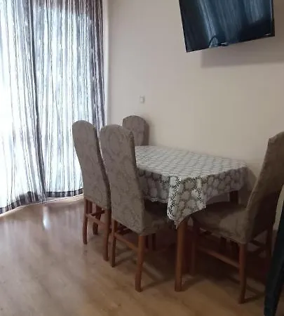 чудесно място с басейн 