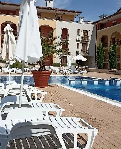 чудесно място с басейн 